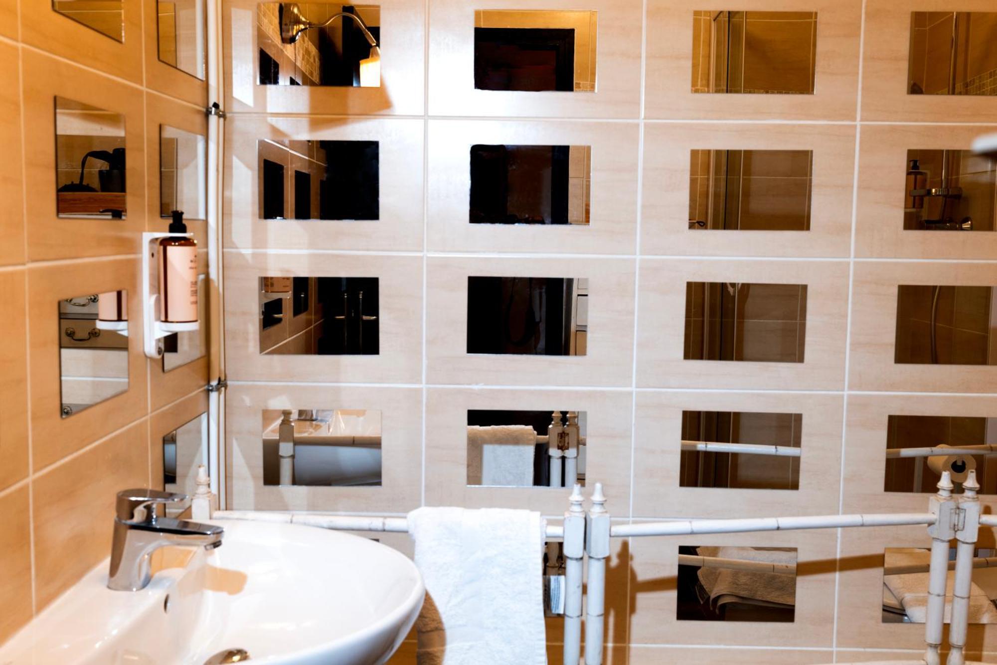 Lou Pitchoun Luxe Et Serenite Au Coeur De Saint-Tropez Suite Familiale Avec Chambre Separee Avec Jardin Enchanteur Pour 4 Adultes Et 1 Enfant Exterior foto